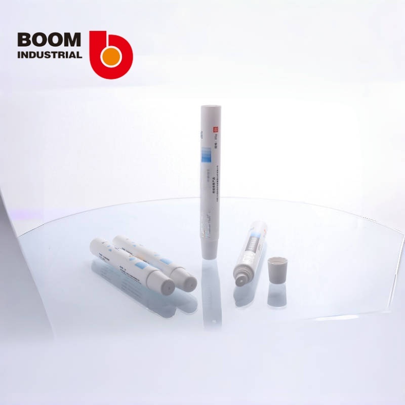 19 Lipstick Tubes Offset with White Lipstick Cap