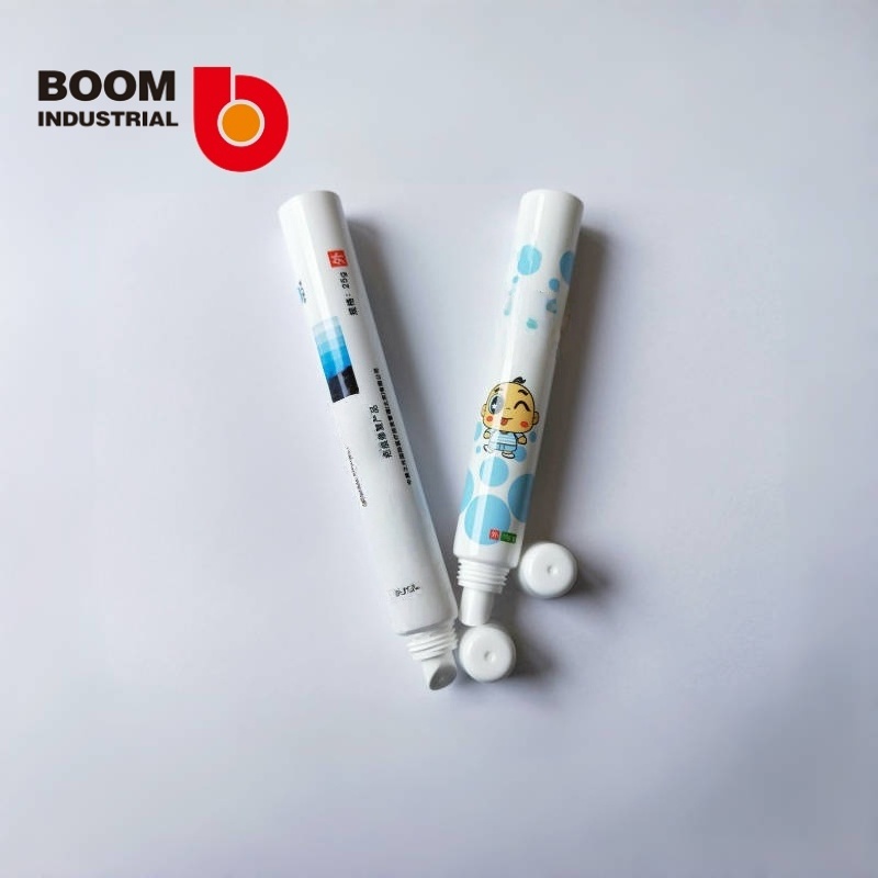 19 Lipstick Tubes Offset with White Lipstick Cap