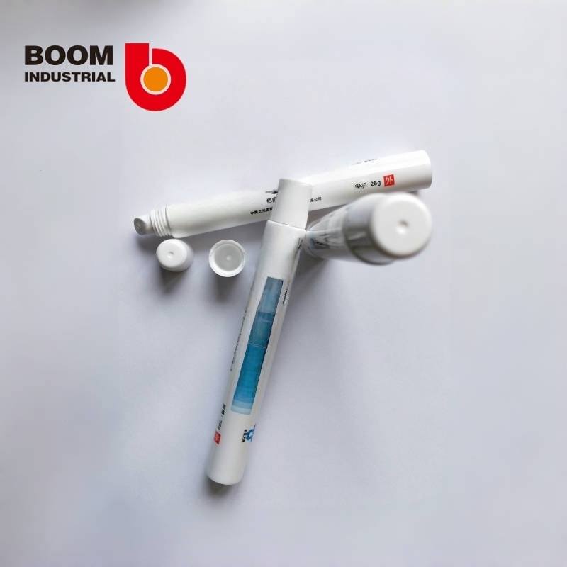 19 Lipstick Tubes Offset with White Lipstick Cap